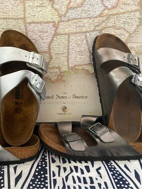 LOT 2 Pre-owned Birkenstock Arizona Sandals in Silver & Metallic copper 36/5